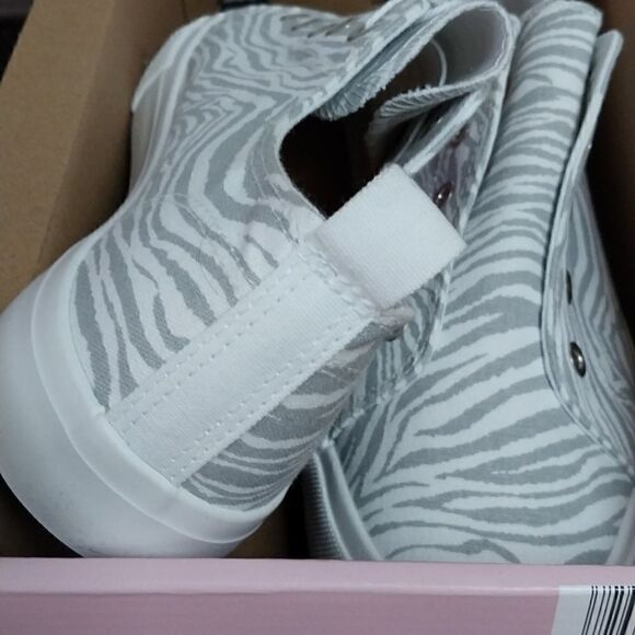 Serra Ladies Canvas Sneakers...SIZE 9 - Picture 7 of 8